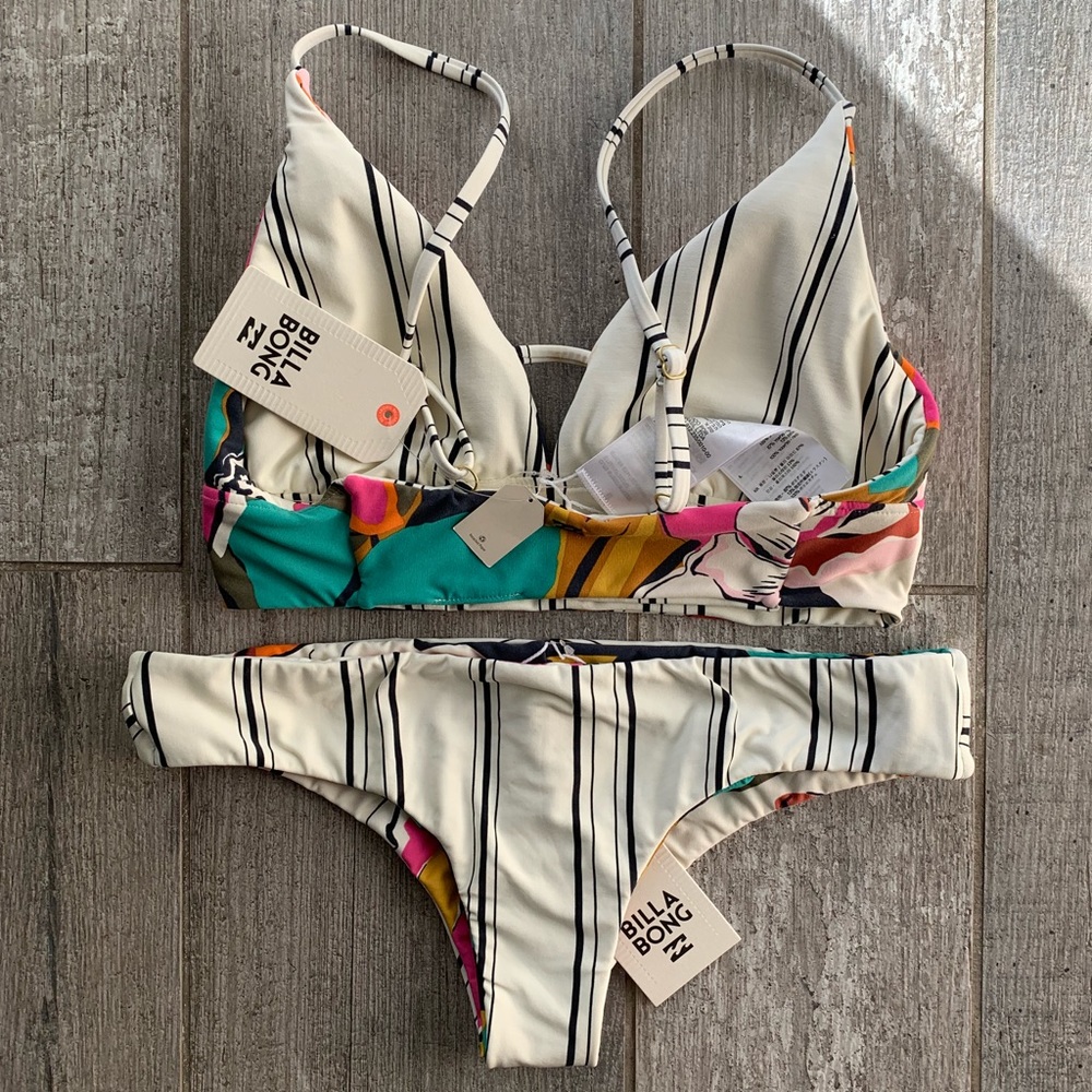🔥🔥BILLABONG - REVERSIBLE FLORAL DAY BIKINI🔥🔥 - Picture 4 of 8